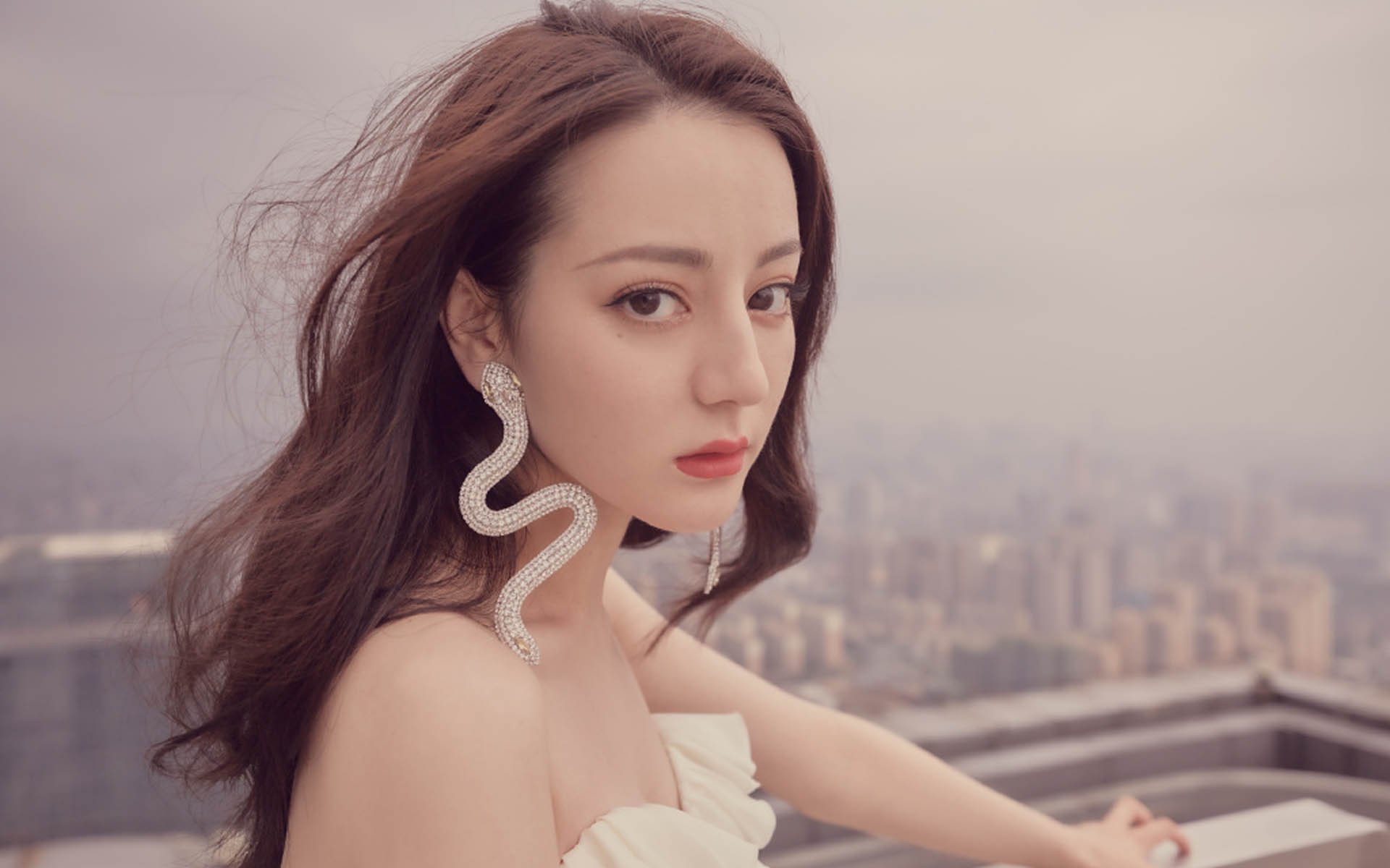 火箭球员参与球队品牌片拍摄展现多面形象,火箭队球员全员照